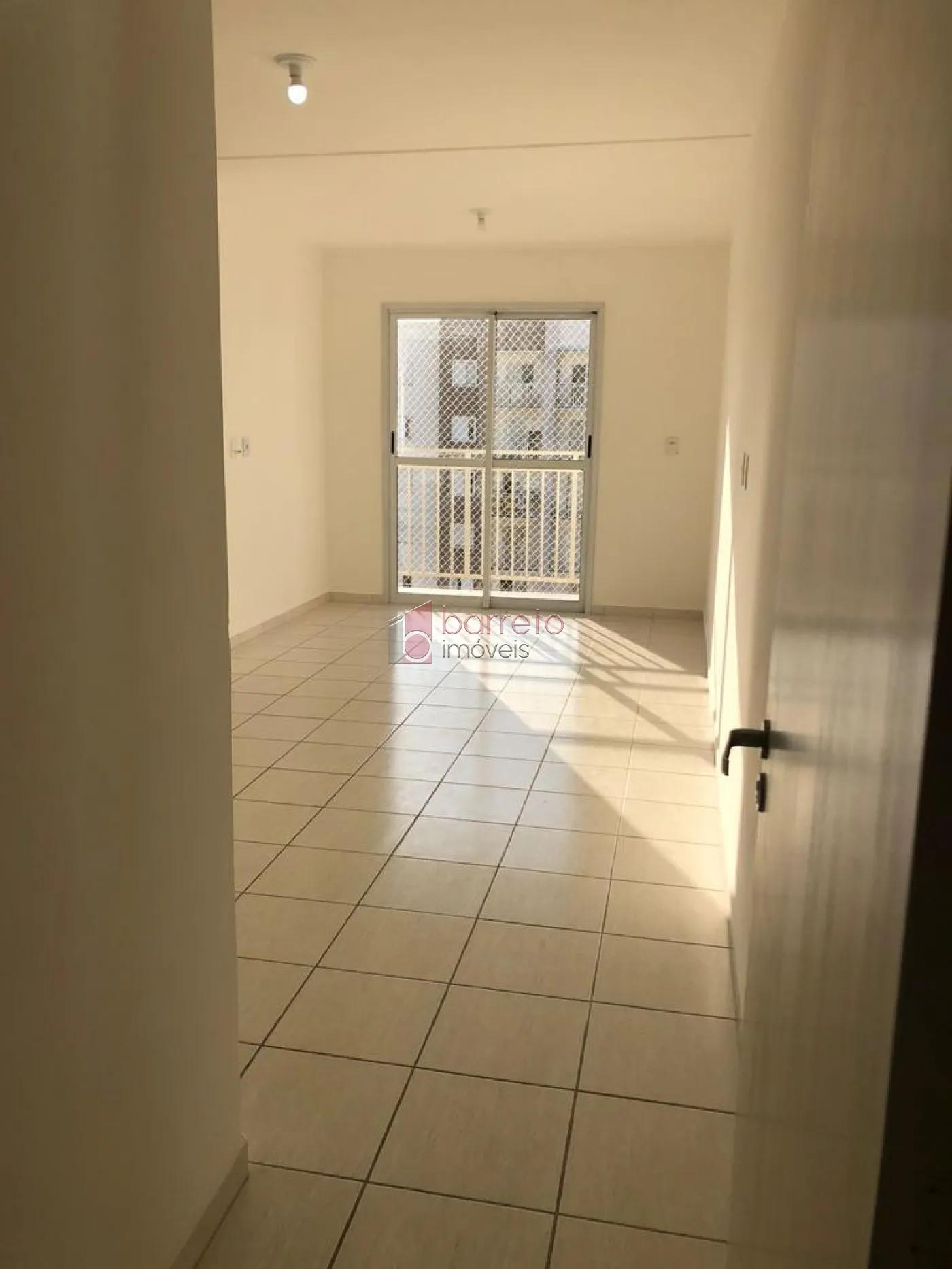 Alugar Apartamento / Padrão em Jundiaí R$ 1.700,00 - Foto 1