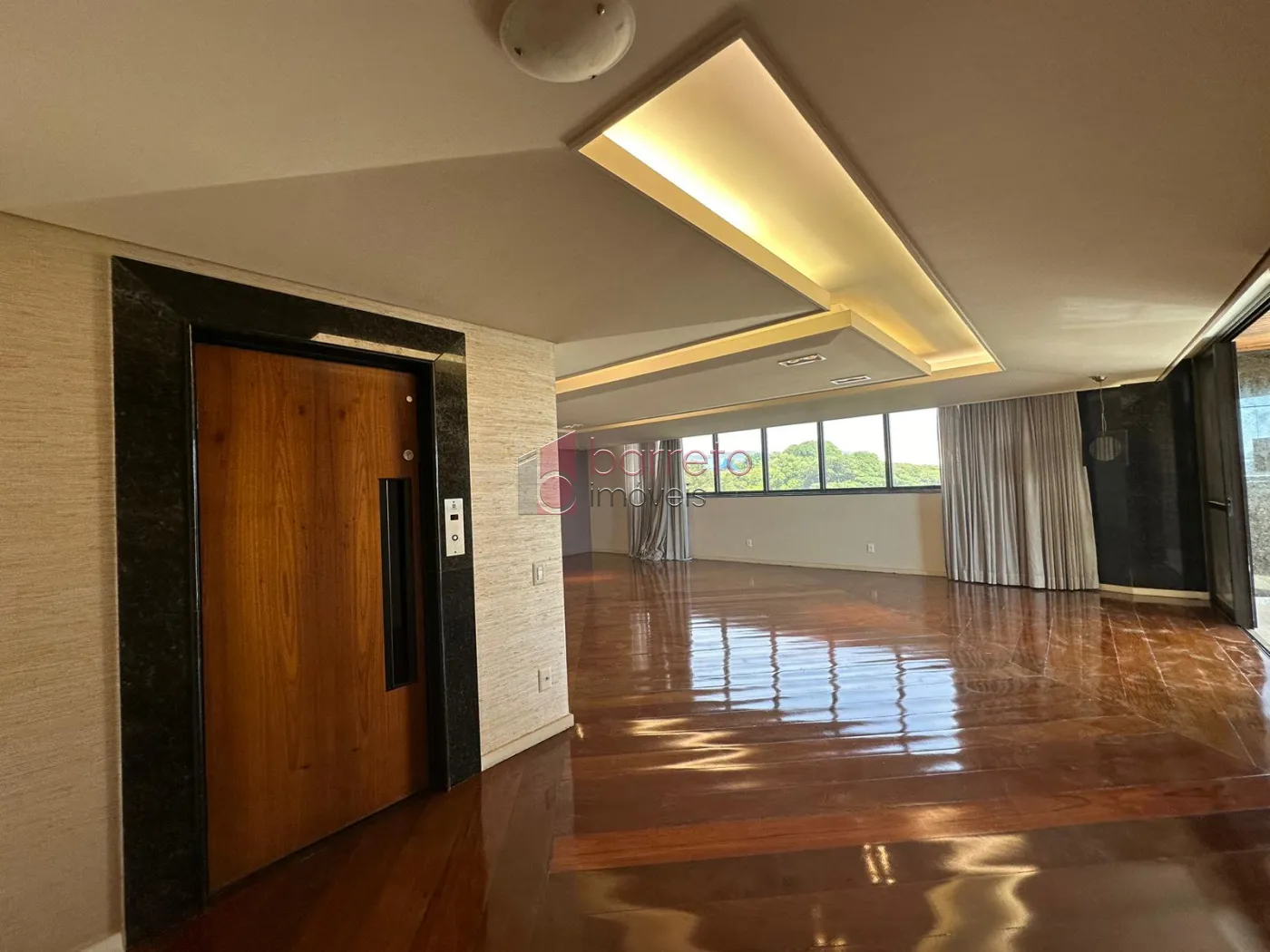 Alugar Apartamento / Padrão em Jundiaí R$ 3.000,00 - Foto 2