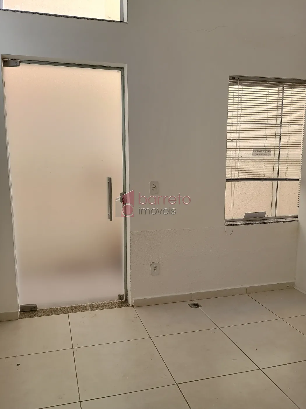 Alugar Comercial / Sala Comercial (sem cond.) em Jundiaí R$ 1.400,00 - Foto 2