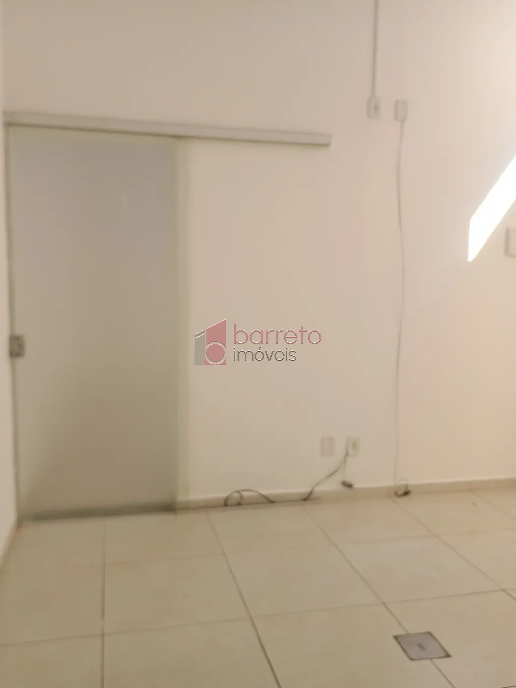 Alugar Comercial / Sala Comercial (sem cond.) em Jundiaí R$ 1.400,00 - Foto 3