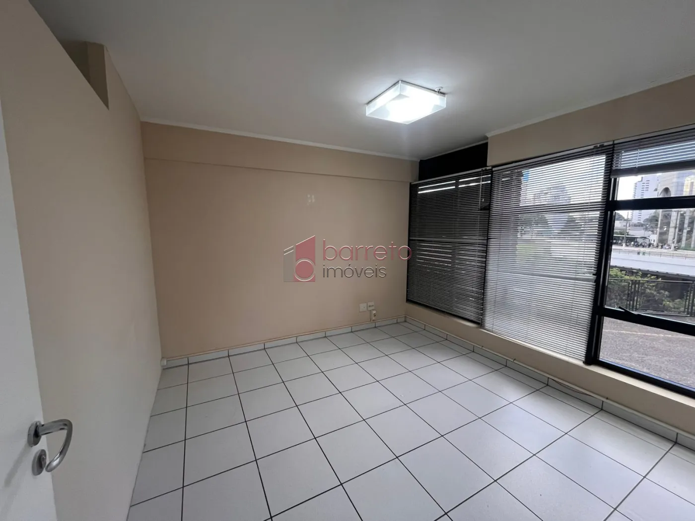 Alugar Comercial / Sala em Condomínio em Jundiaí R$ 2.100,00 - Foto 4