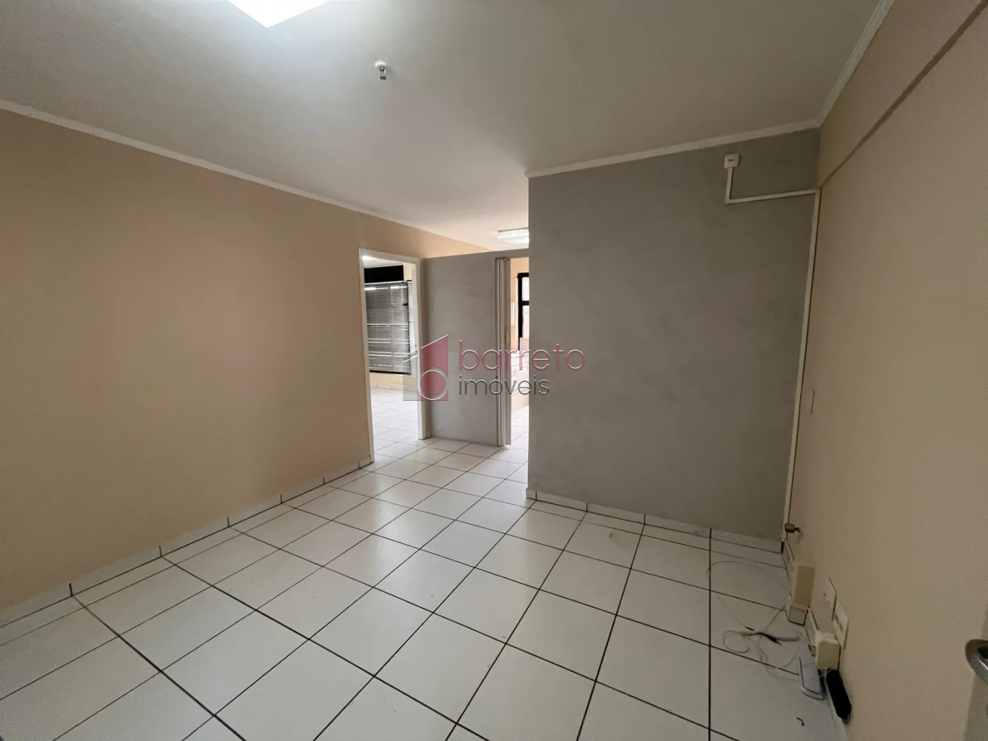 Alugar Comercial / Sala em Condomínio em Jundiaí R$ 2.100,00 - Foto 1