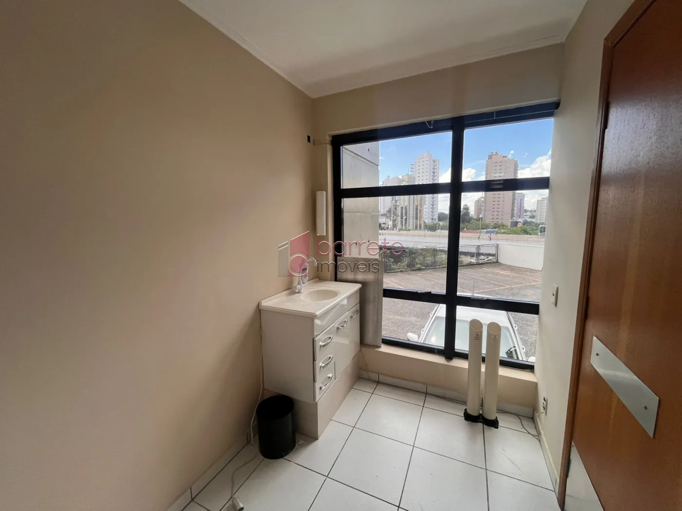 Alugar Comercial / Sala em Condomínio em Jundiaí R$ 2.100,00 - Foto 5