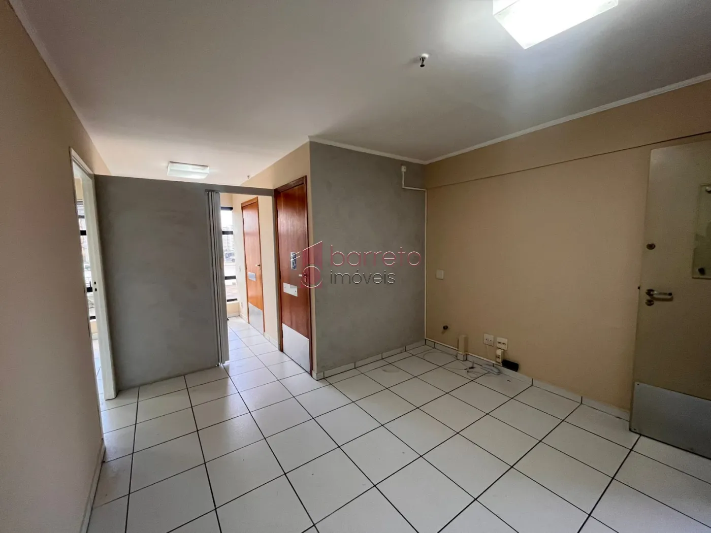 Alugar Comercial / Sala em Condomínio em Jundiaí R$ 2.100,00 - Foto 2