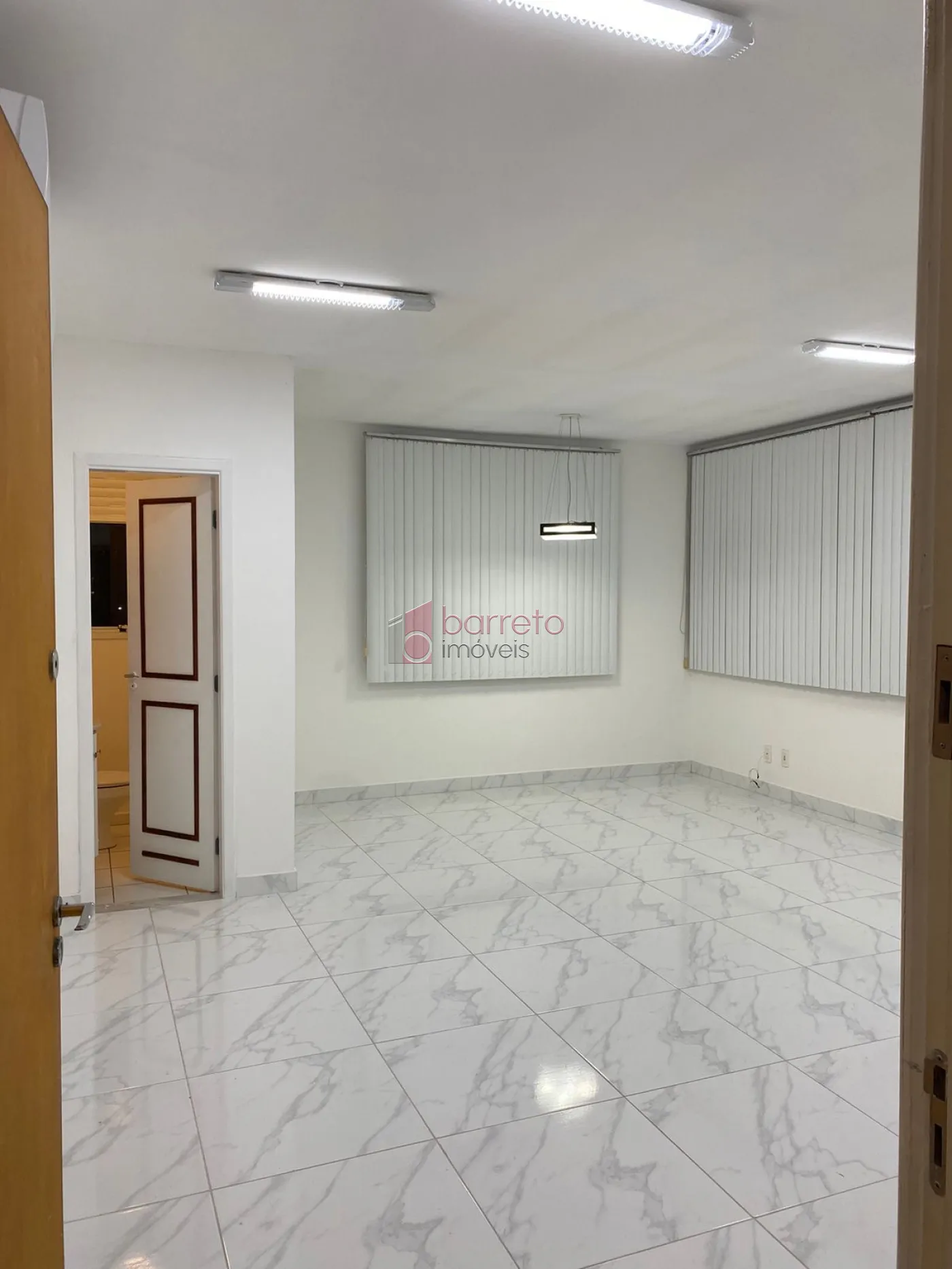 Alugar Comercial / Sala em Condomínio em Jundiaí R$ 1.750,00 - Foto 1