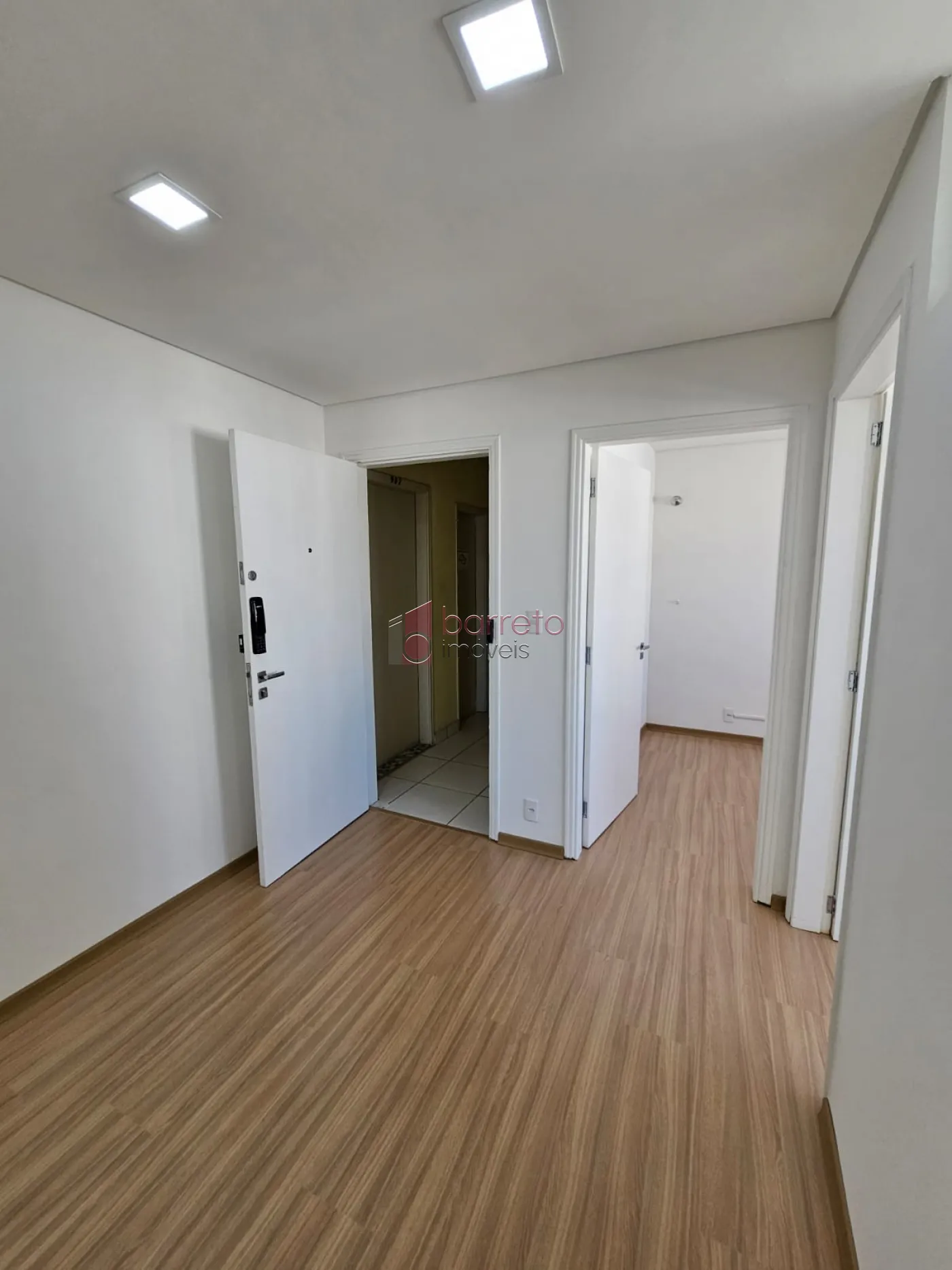 Alugar Comercial / Sala em Condomínio em Jundiaí R$ 2.000,00 - Foto 3