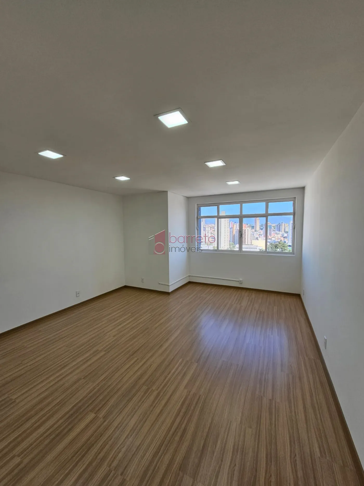 Alugar Comercial / Sala em Condomínio em Jundiaí R$ 2.000,00 - Foto 7