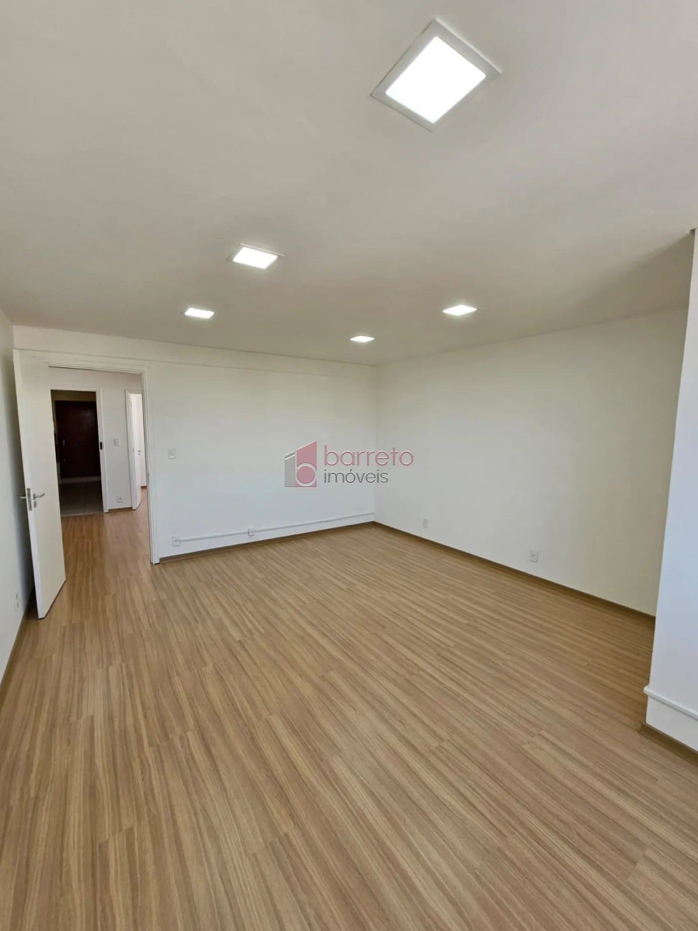 Alugar Comercial / Sala em Condomínio em Jundiaí R$ 2.000,00 - Foto 8