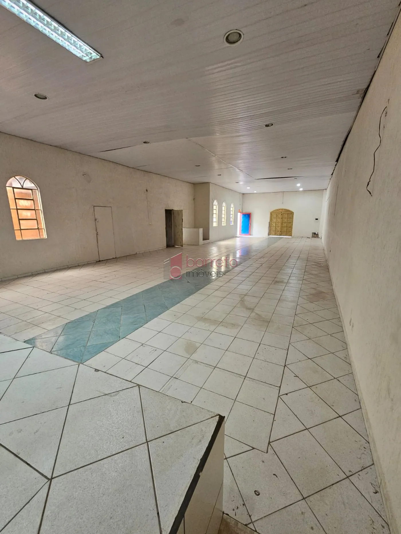 Comprar Comercial / Prédio em Jundiaí R$ 950.000,00 - Foto 3