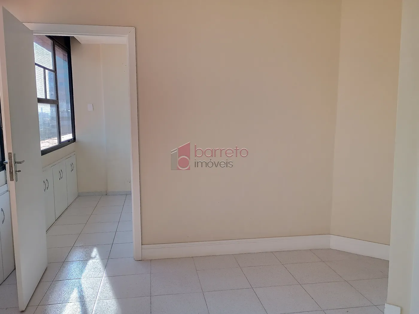 Alugar Comercial / Sala em Condomínio em Jundiaí R$ 2.900,00 - Foto 2