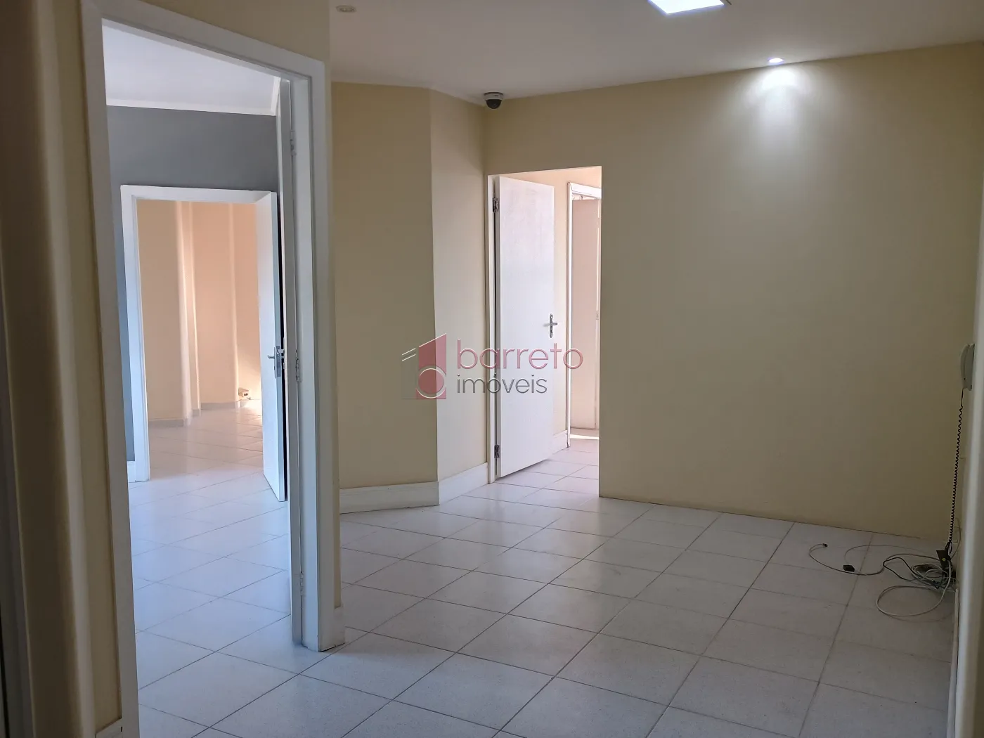 Alugar Comercial / Sala em Condomínio em Jundiaí R$ 2.900,00 - Foto 4