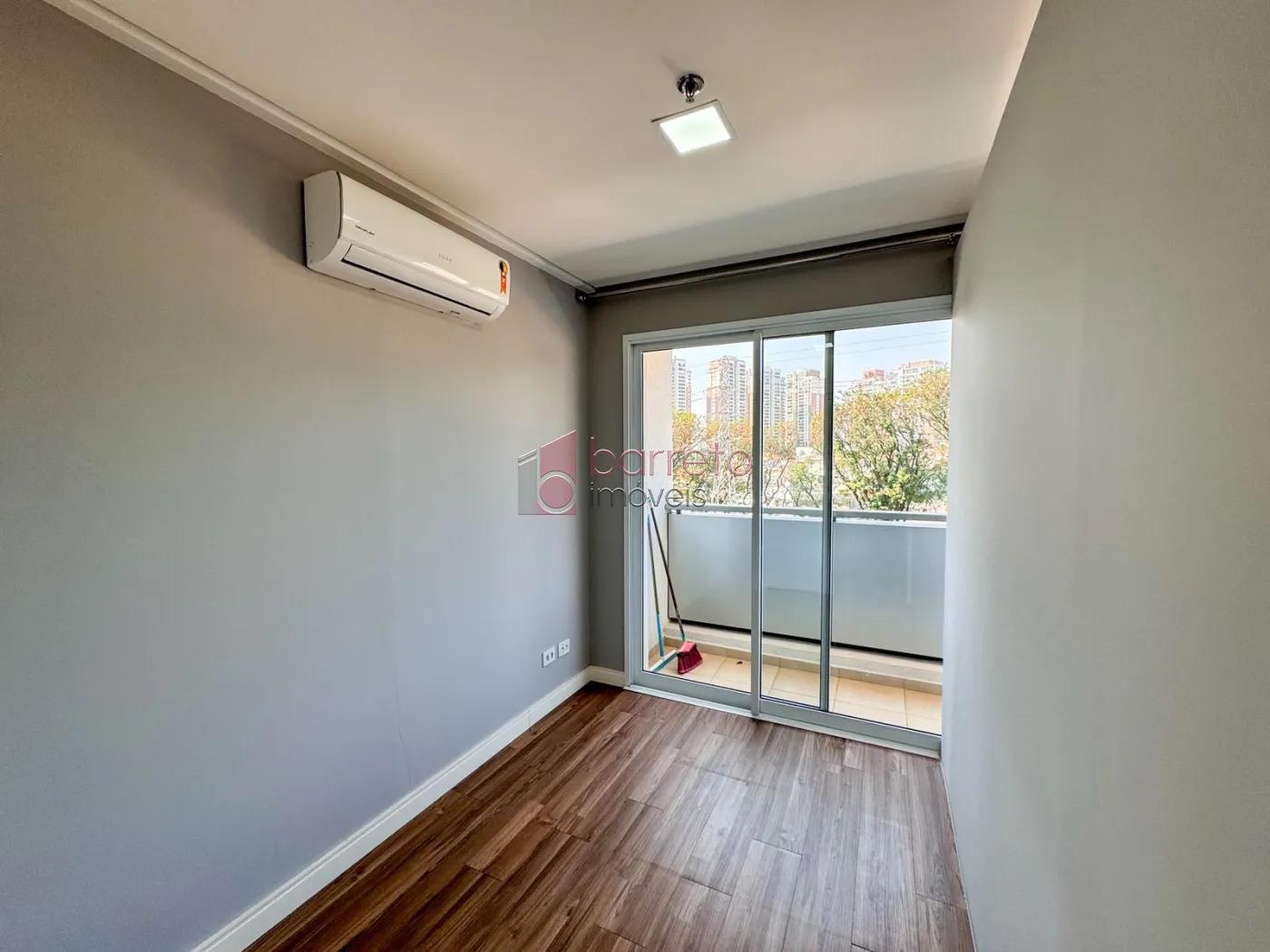 Comprar Comercial / Sala em Condomínio em Jundiaí R$ 350.000,00 - Foto 6