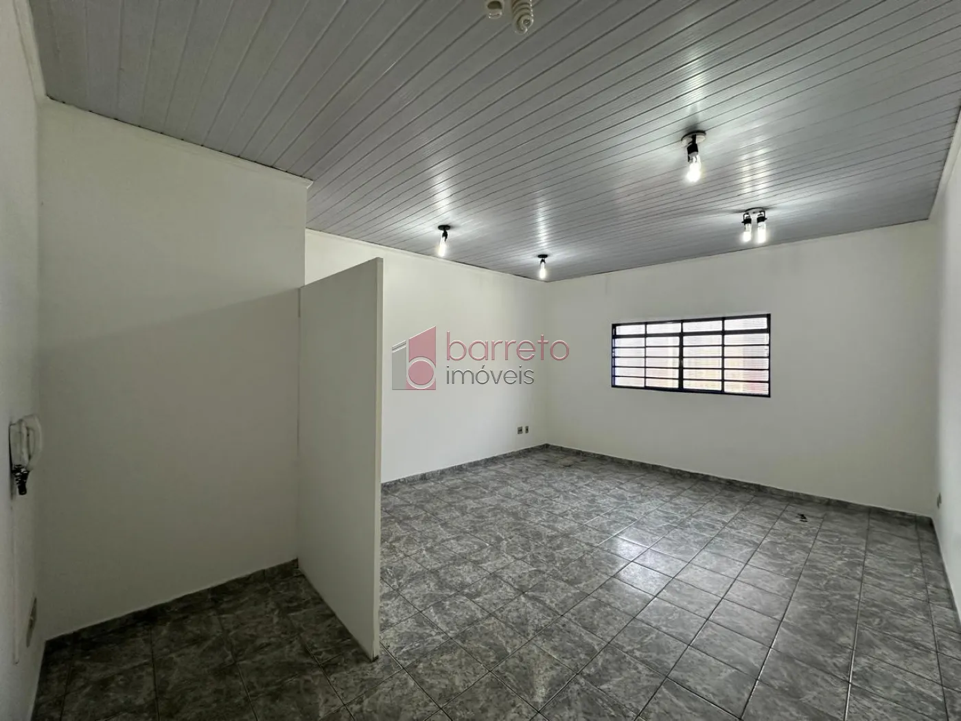 Comprar Comercial / Prédio em Jundiaí R$ 990.000,00 - Foto 2