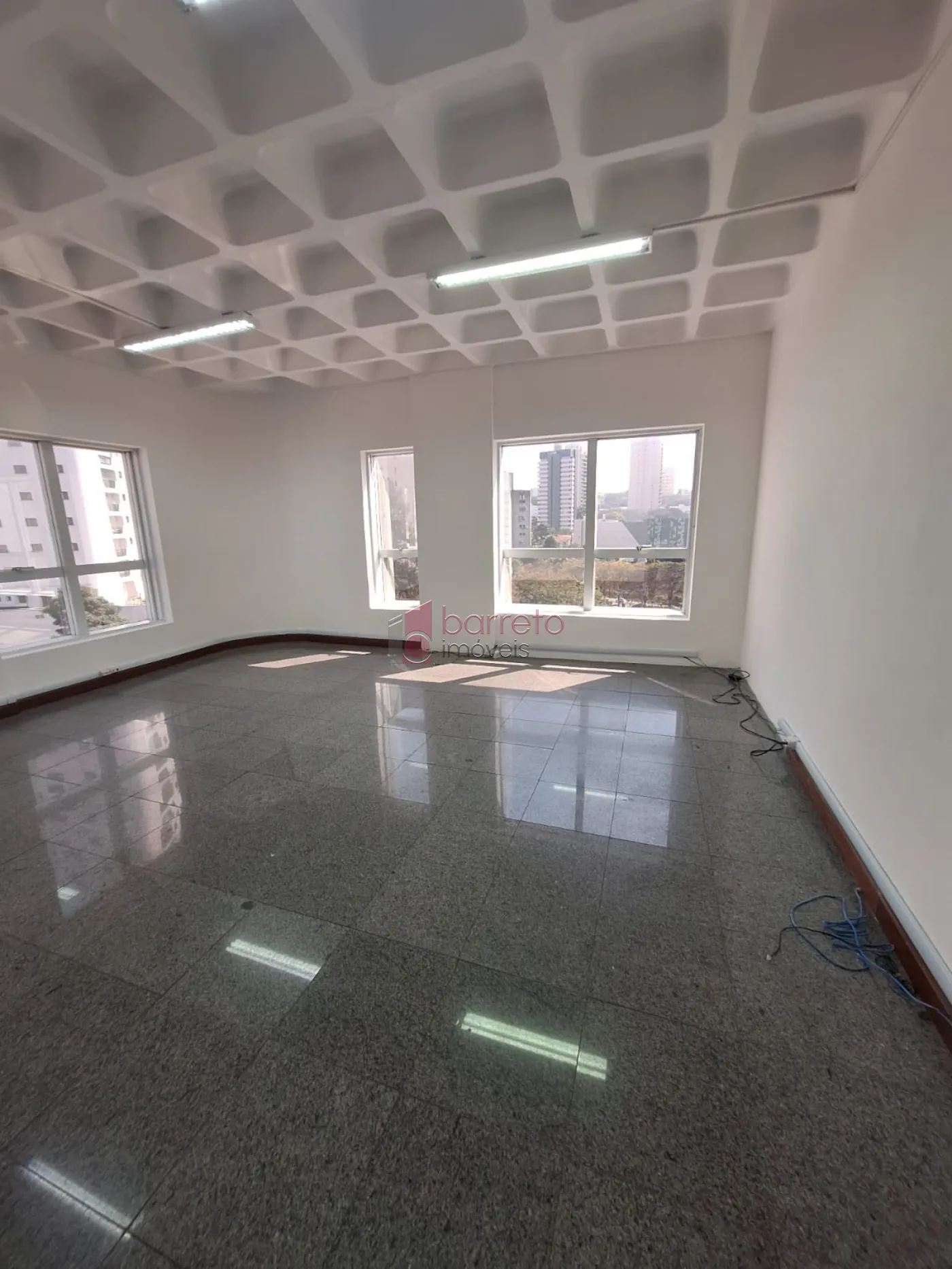 Alugar Comercial / Sala em Condomínio em Jundiaí R$ 2.500,00 - Foto 2