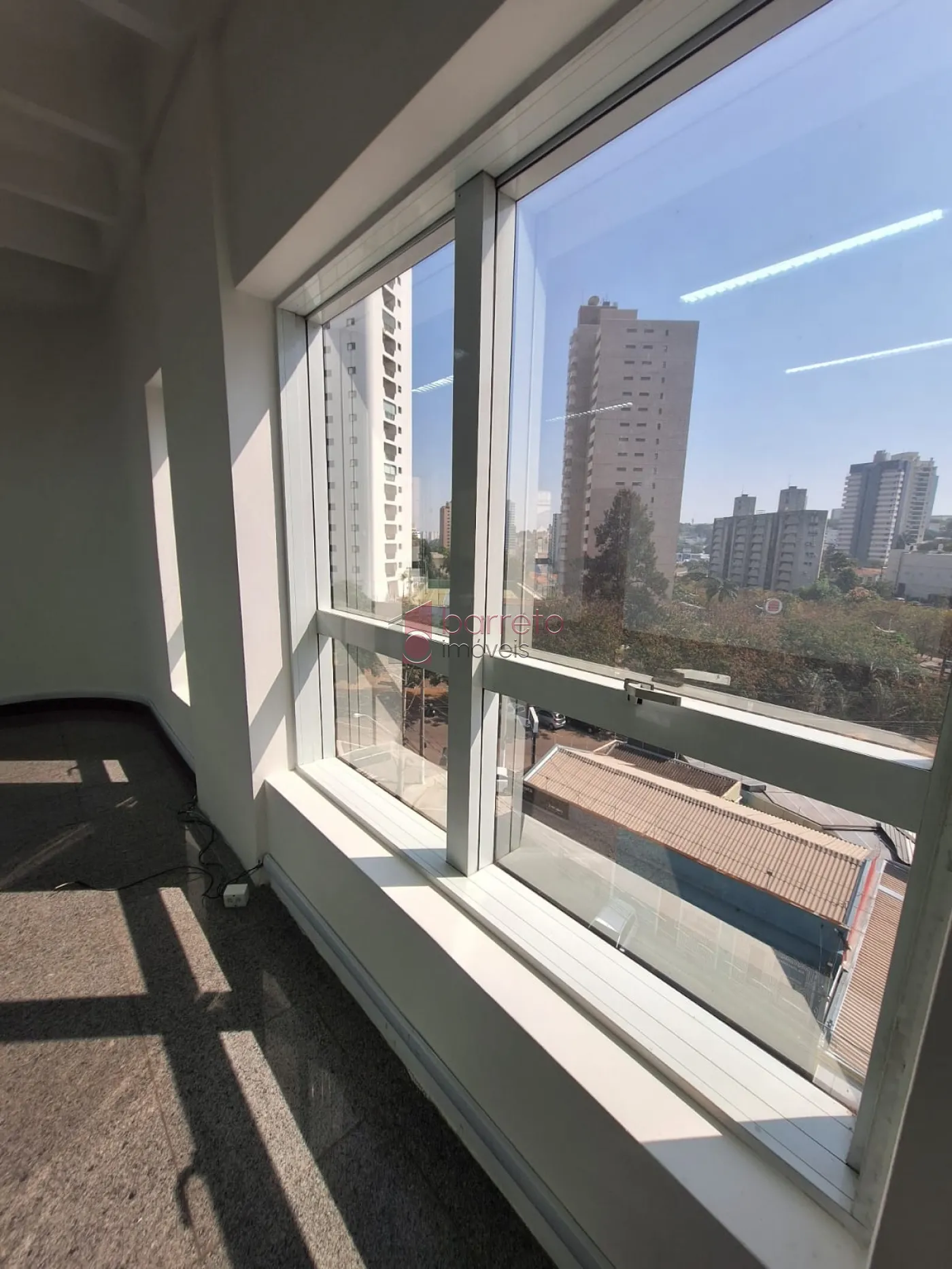 Alugar Comercial / Sala em Condomínio em Jundiaí R$ 2.500,00 - Foto 3