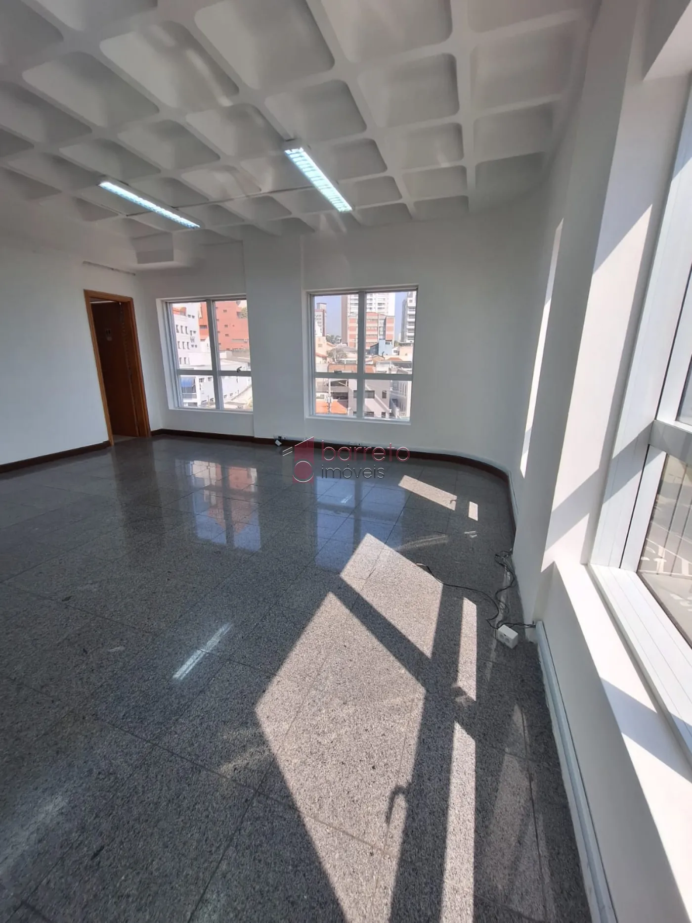 Alugar Comercial / Sala em Condomínio em Jundiaí R$ 2.500,00 - Foto 4