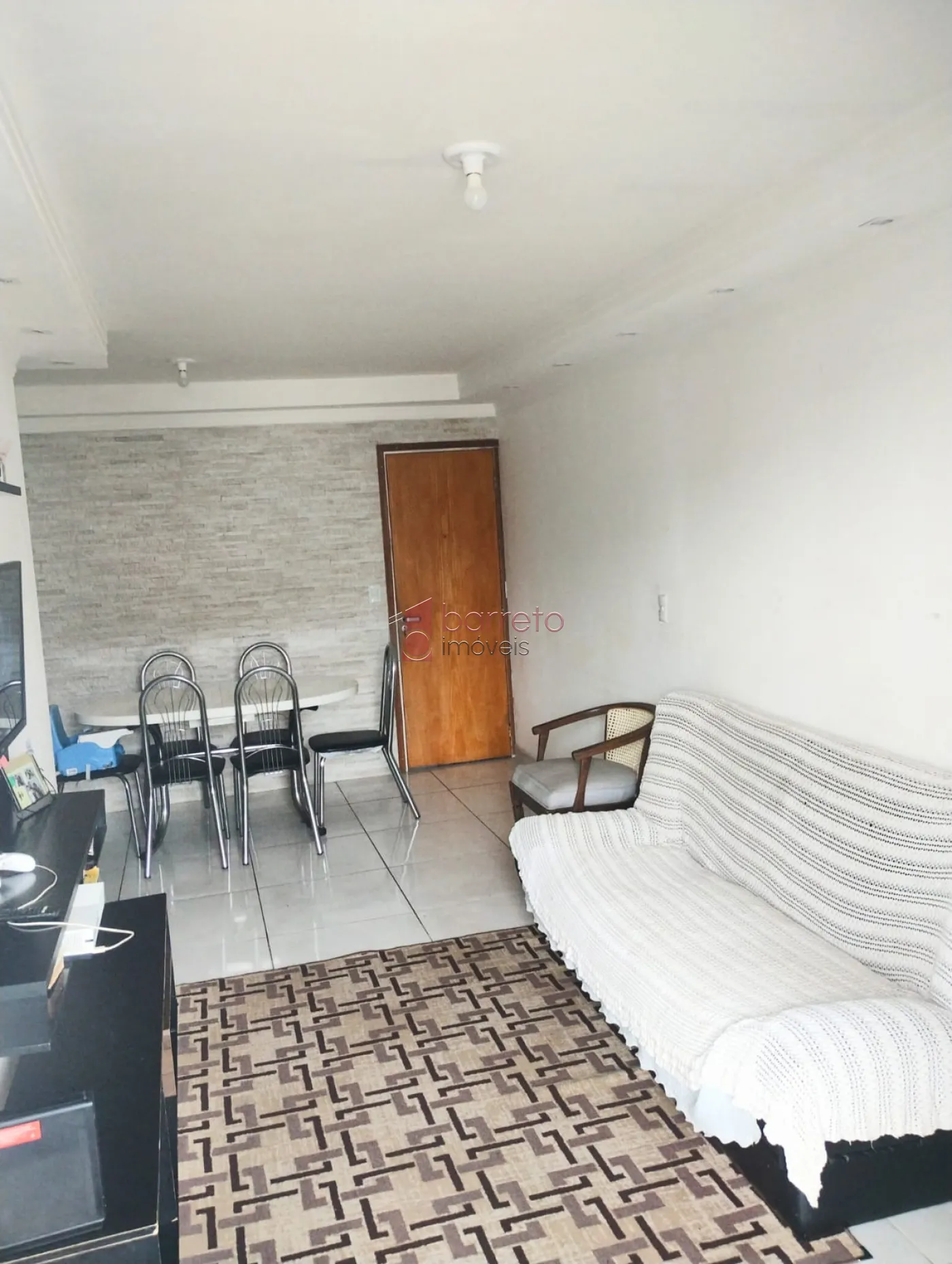 Alugar Apartamento / Padrão em Jundiaí R$ 1.800,00 - Foto 1