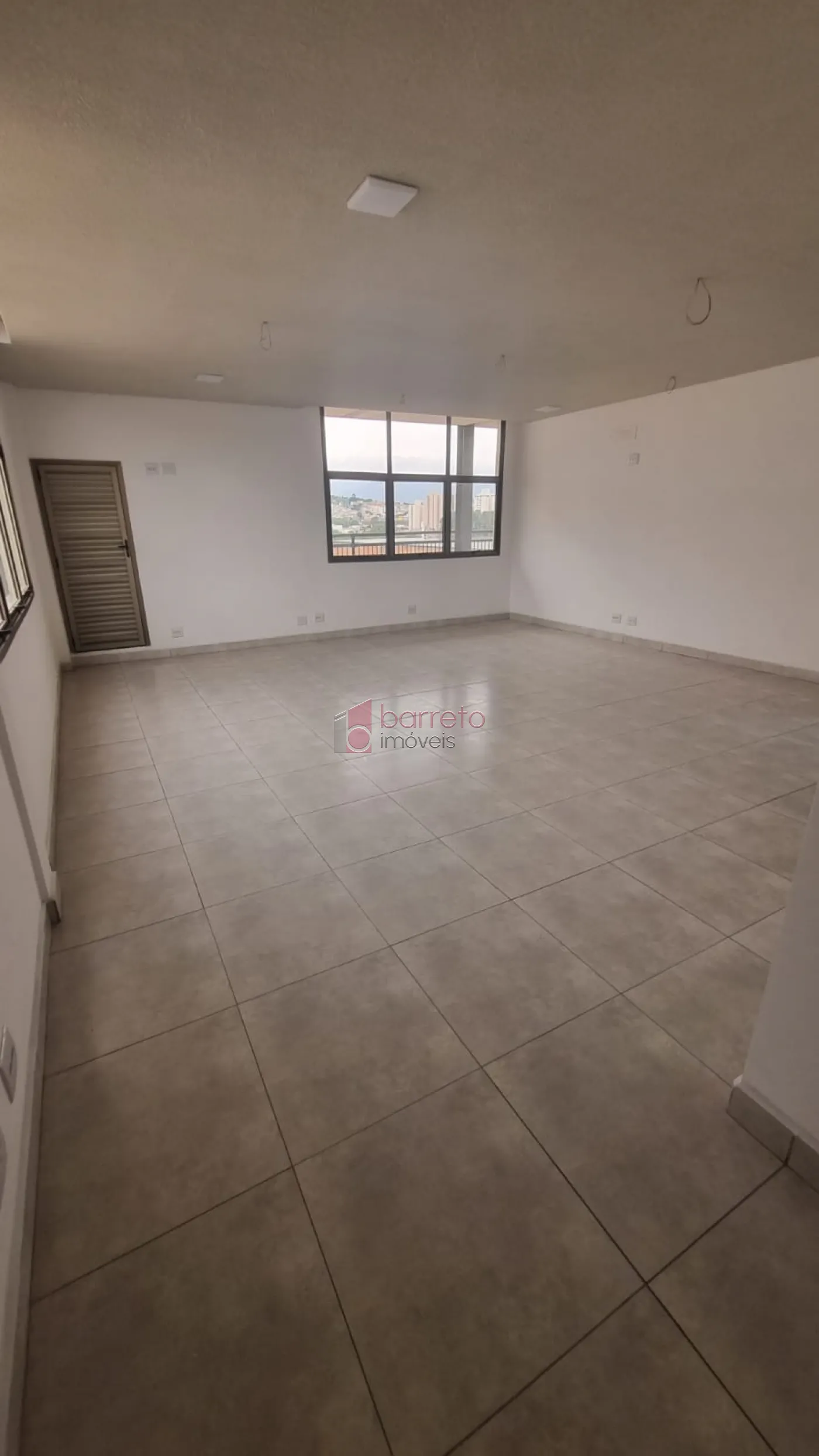 Alugar Comercial / Sala Comercial (sem cond.) em Jundiaí R$ 2.600,00 - Foto 2