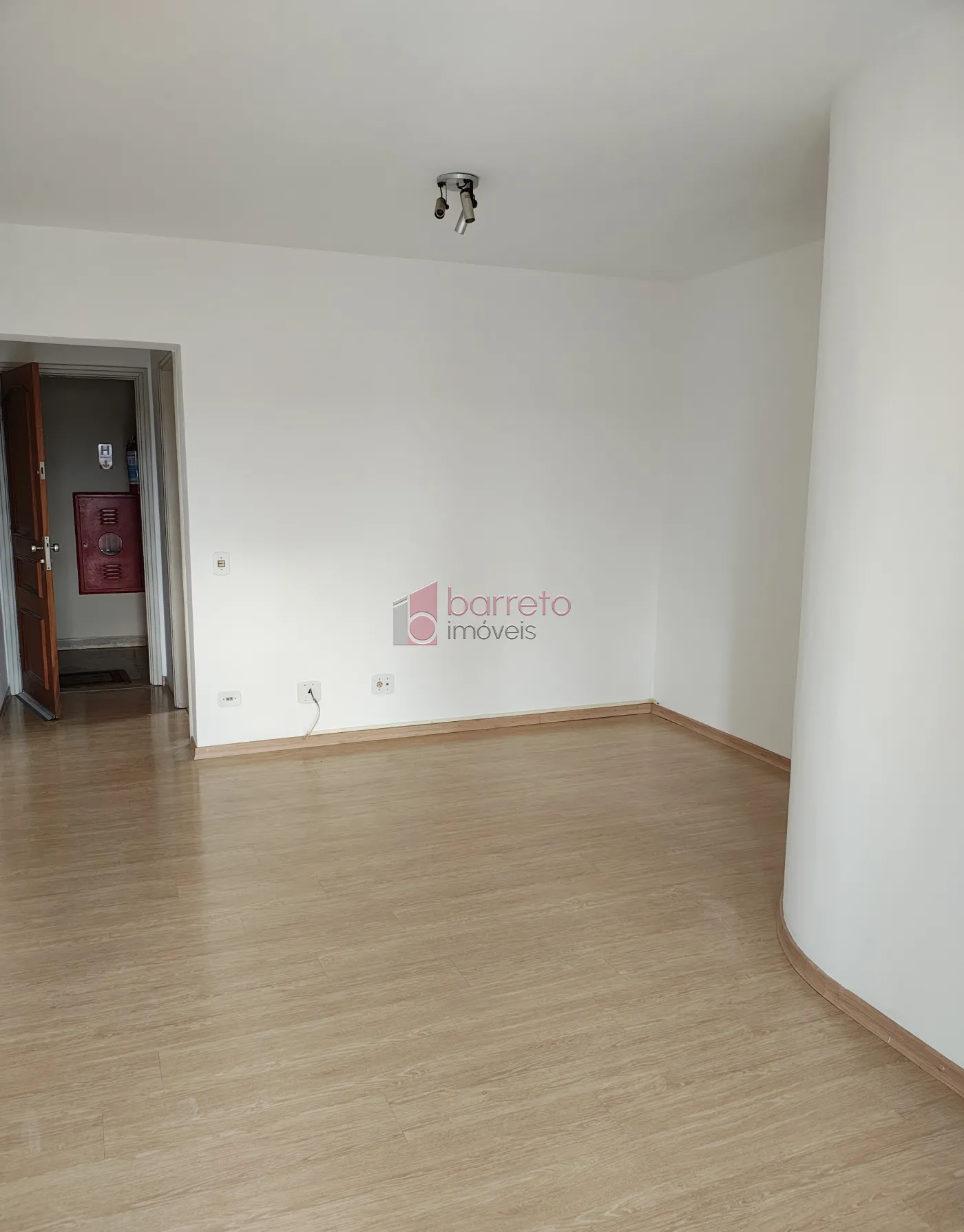 Alugar Apartamento / Padrão em Jundiaí R$ 1.900,00 - Foto 2