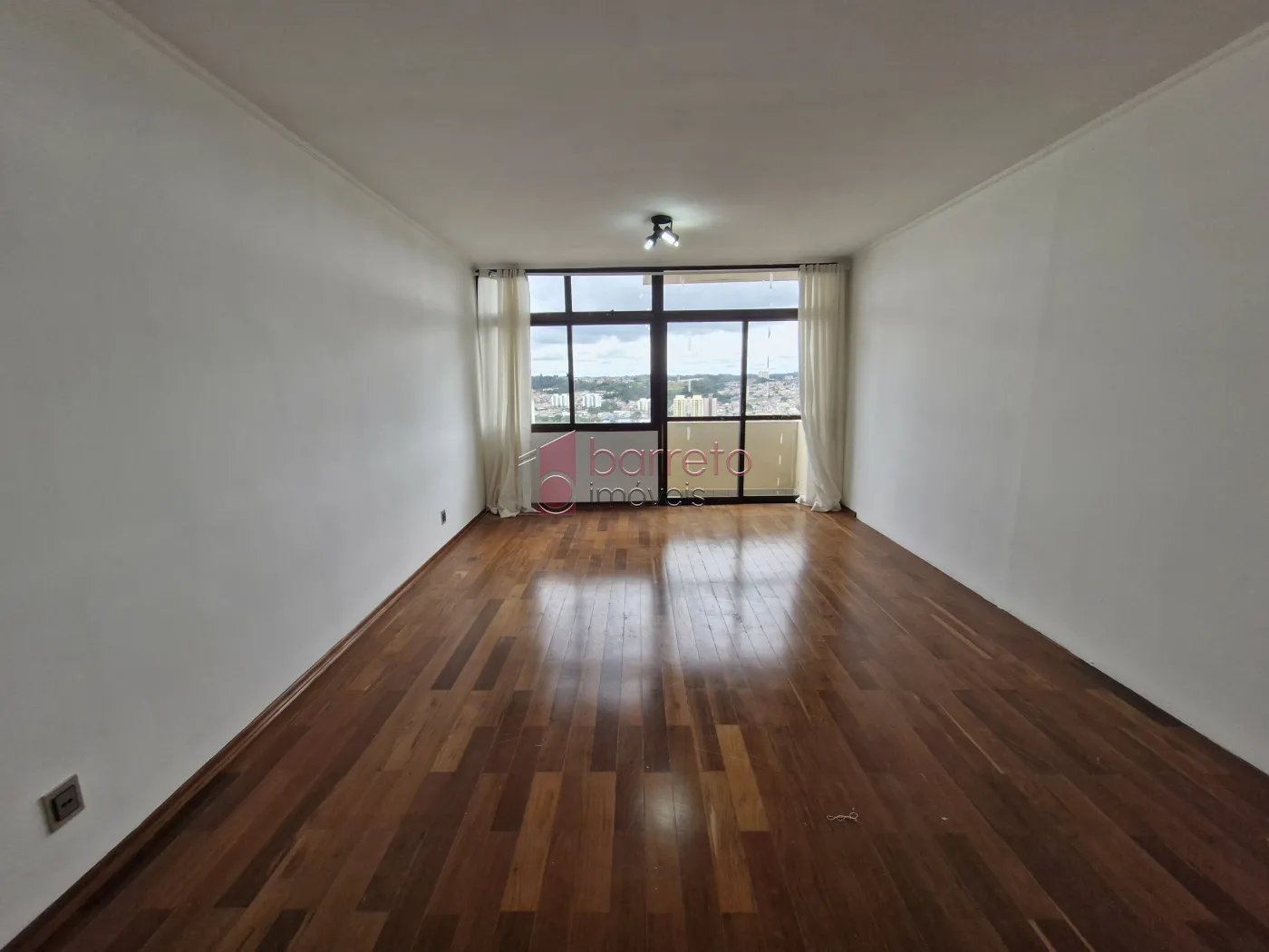 Alugar Apartamento / Padrão em Jundiaí R$ 2.700,00 - Foto 1