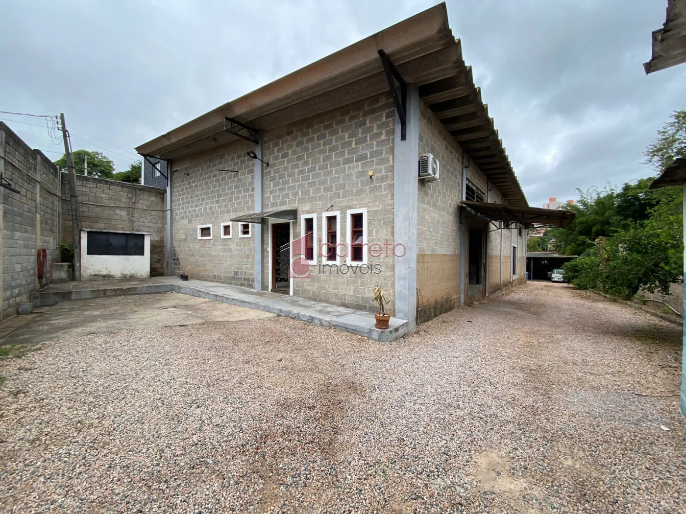 Comprar Comercial / Galpão em Várzea Paulista R$ 1.980.000,00 - Foto 1