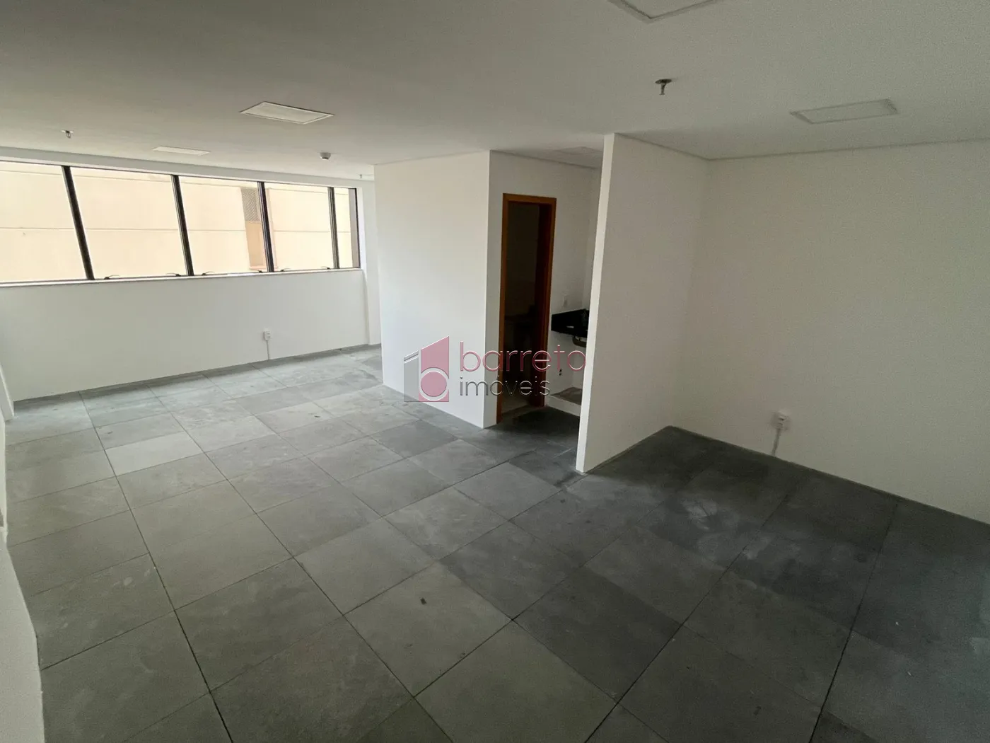 Alugar Comercial / Sala em Condomínio em Jundiaí R$ 2.400,00 - Foto 1