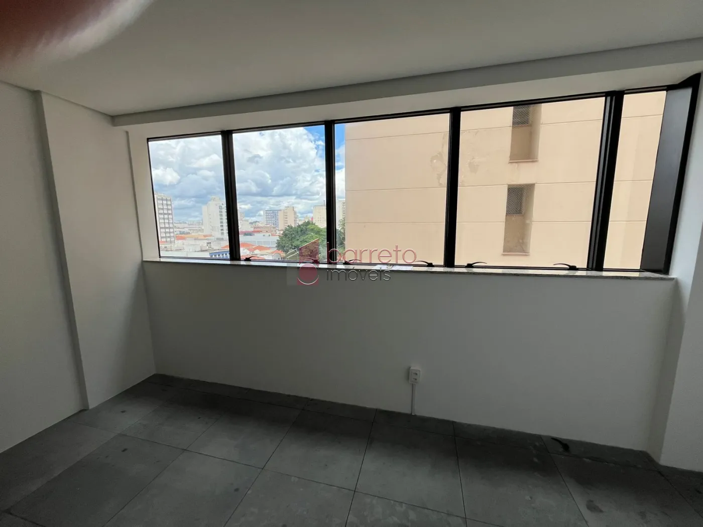 Alugar Comercial / Sala em Condomínio em Jundiaí R$ 2.400,00 - Foto 2