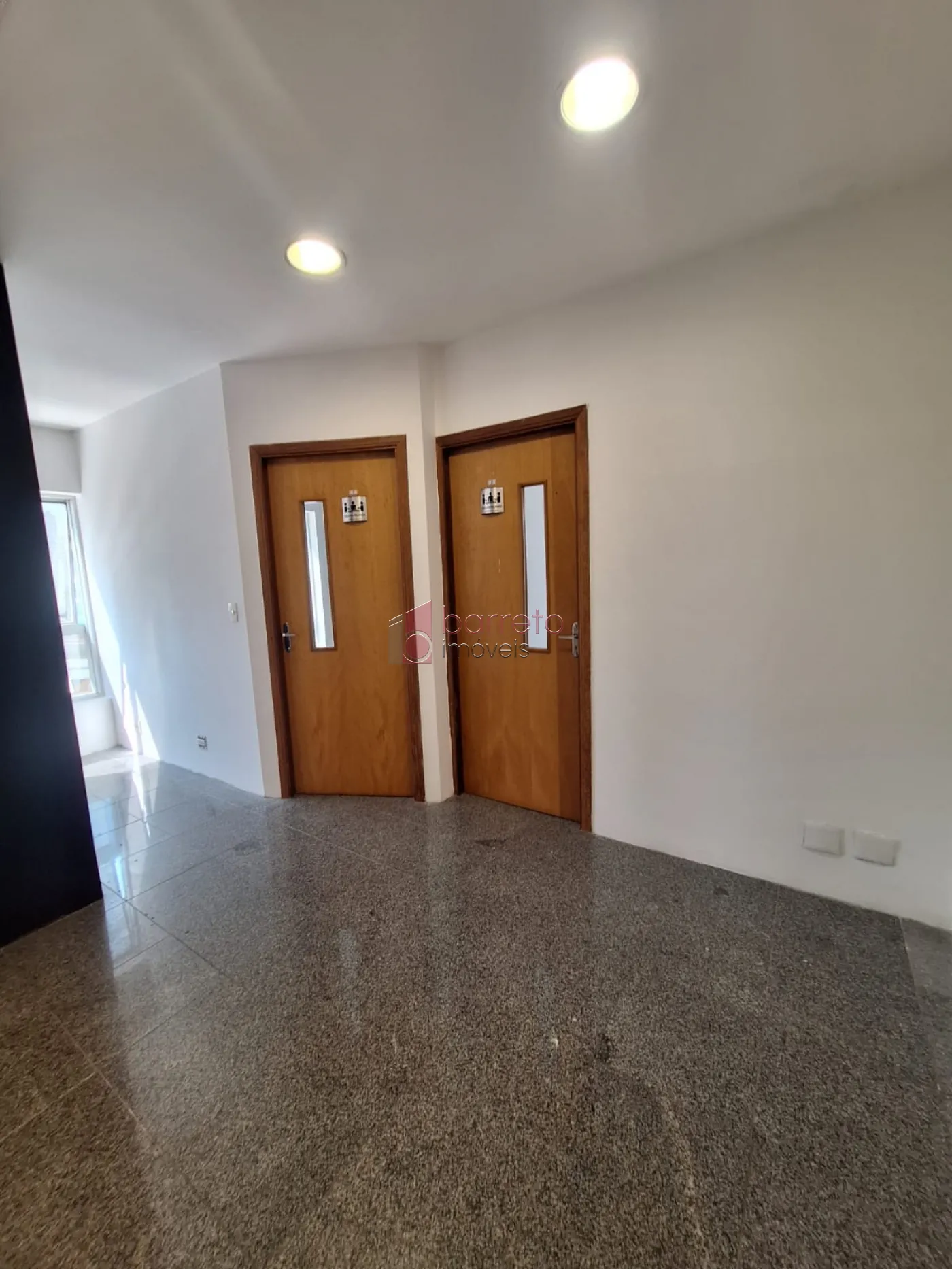 Alugar Comercial / Sala em Condomínio em Jundiaí R$ 2.500,00 - Foto 1