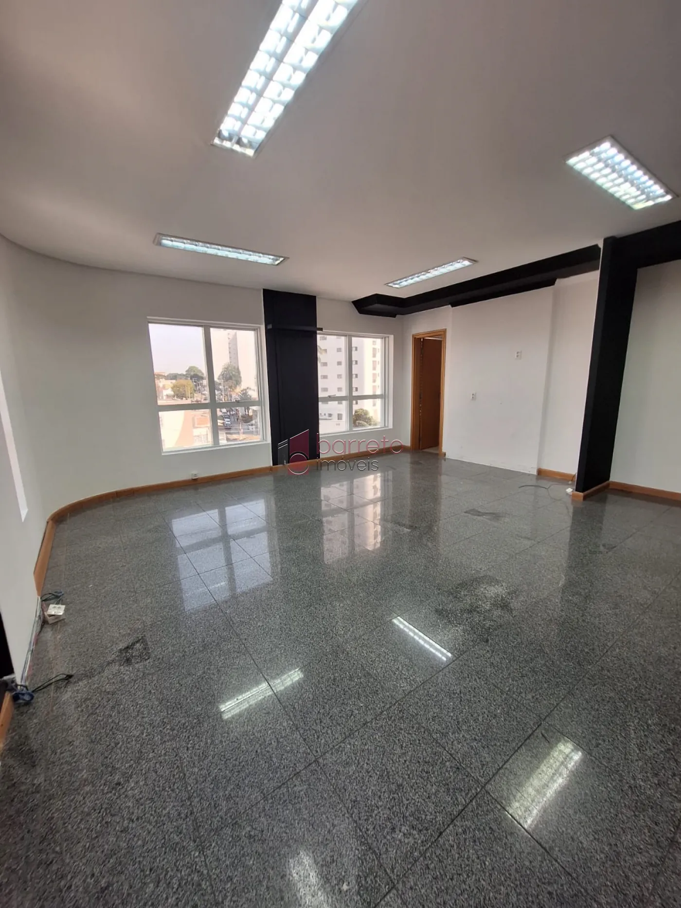 Alugar Comercial / Sala em Condomínio em Jundiaí R$ 2.500,00 - Foto 3