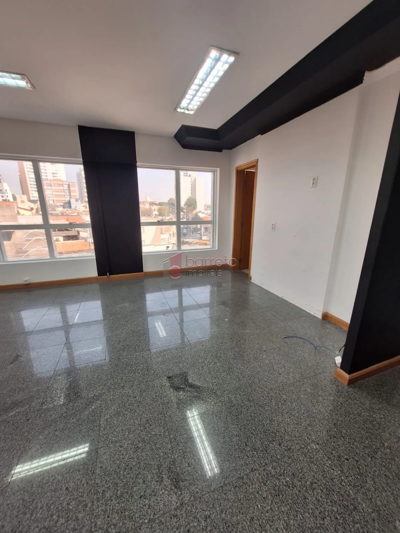 Alugar Comercial / Sala em Condomínio em Jundiaí R$ 2.500,00 - Foto 4