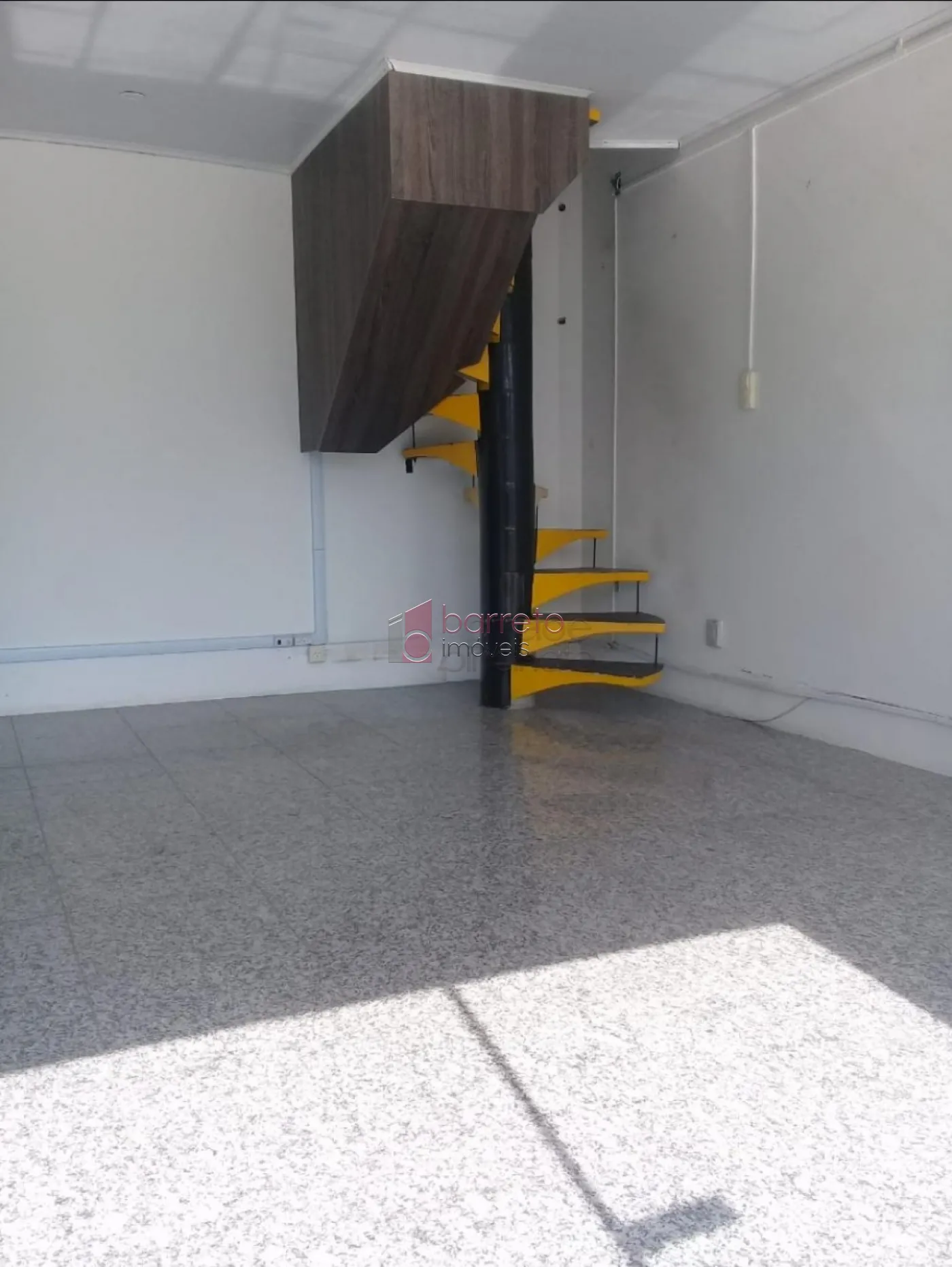 Alugar Comercial / Salão em Condomínio em Jundiaí R$ 1.700,00 - Foto 2