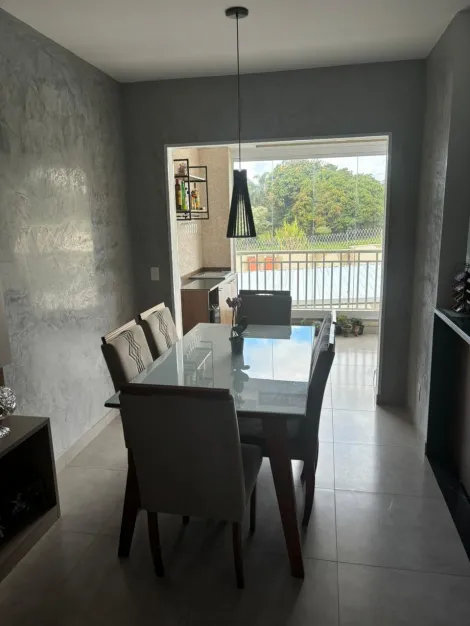 Apartamento / Padrão em Jundiaí 