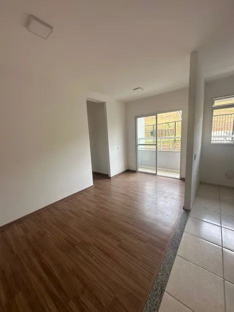 Apartamento / Térreo em Jundiaí Alugar por R$2.300,00