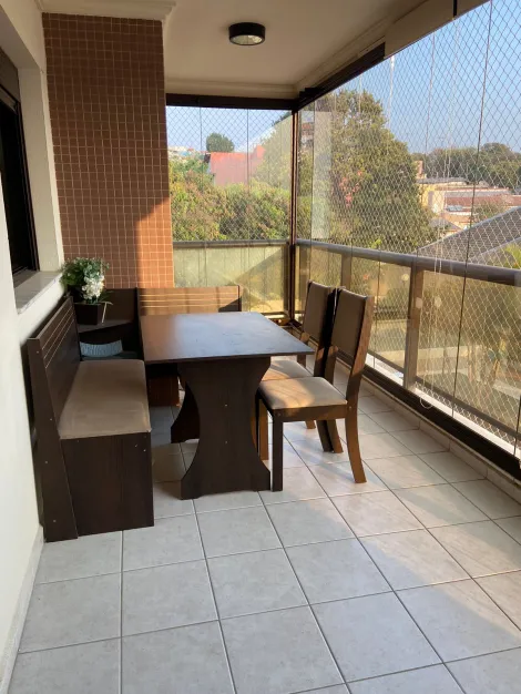 Apartamento / Padrão em Jundiaí 