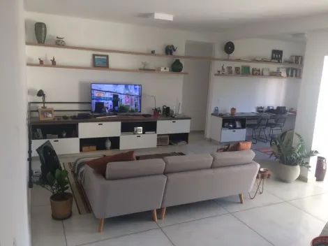 Apartamento / Padrão em Jundiaí 