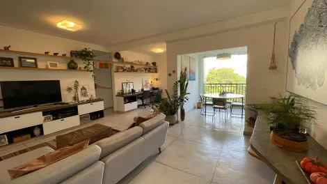 Apartamento / Padrão em Jundiaí 