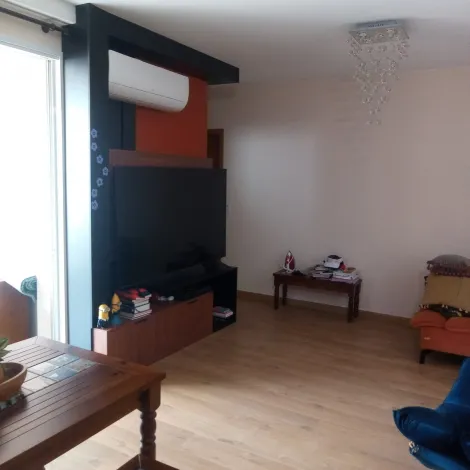 Apartamento / Padrão em Jundiaí 