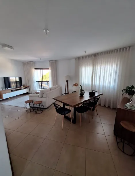 Apartamento / Padrão em Jundiaí 