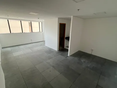 Comercial / Sala em Condomínio em Jundiaí 