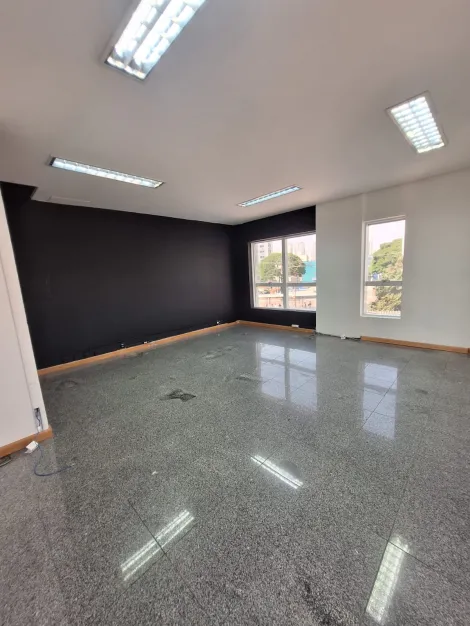 Comercial / Sala em Condomínio em Jundiaí Alugar por R$2.500,00